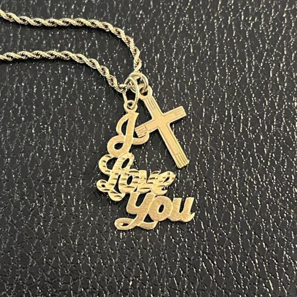 14 K solid gold pendant lot with 10 K gold chain bundle just above melt value